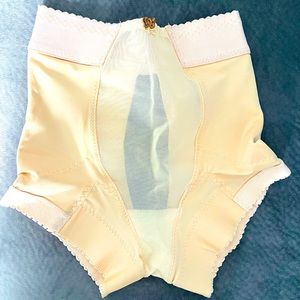Ardyss panty reshaper size small but enhancer.